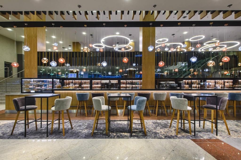 Courtyard by Marriott Warsaw Airport - Resim 4