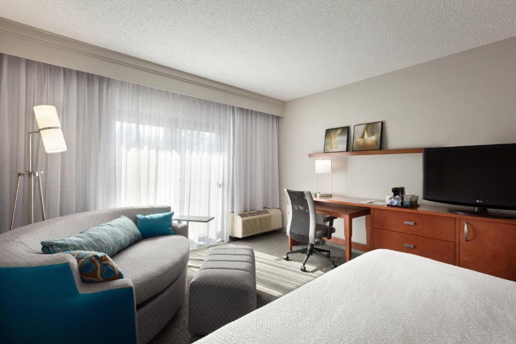 Courtyard Fort Myers Cape Coral - King Room Met Bank Bed - Gehoor Toegankelijk