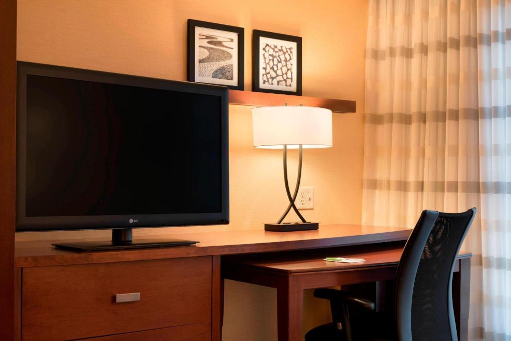TV a/nebo společenská místnost v ubytování Courtyard by Marriott Peoria