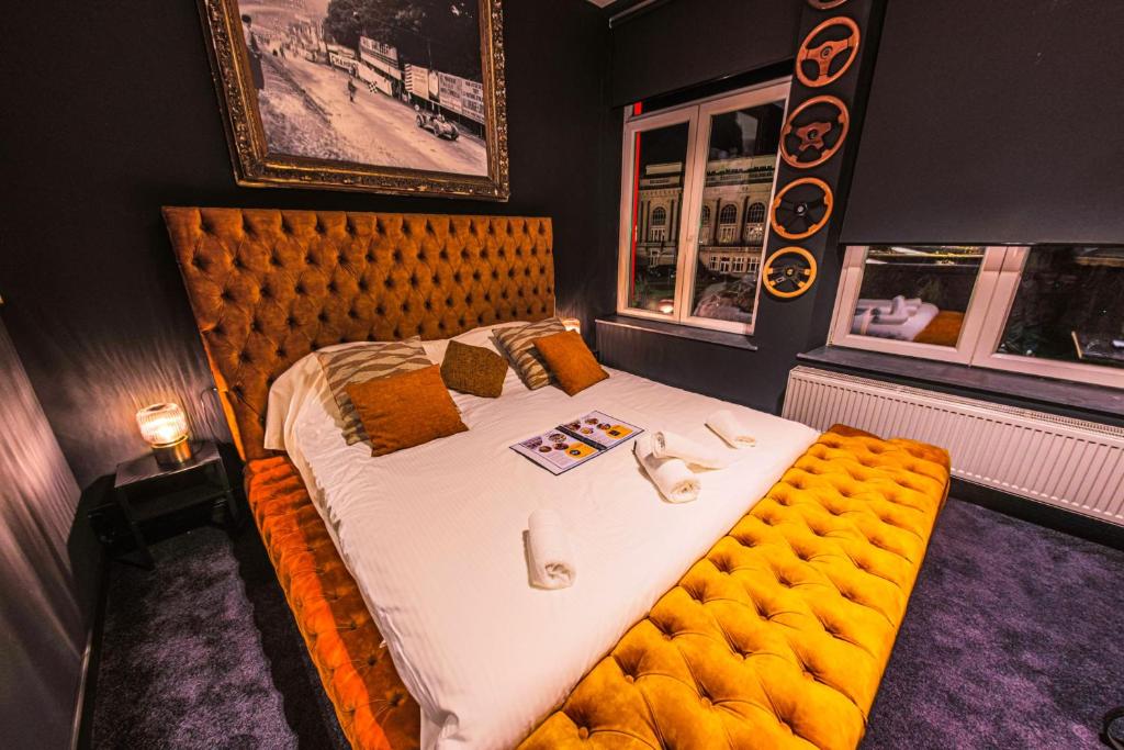Postel nebo postele na pokoji v ubytování Hôtel Palmarès