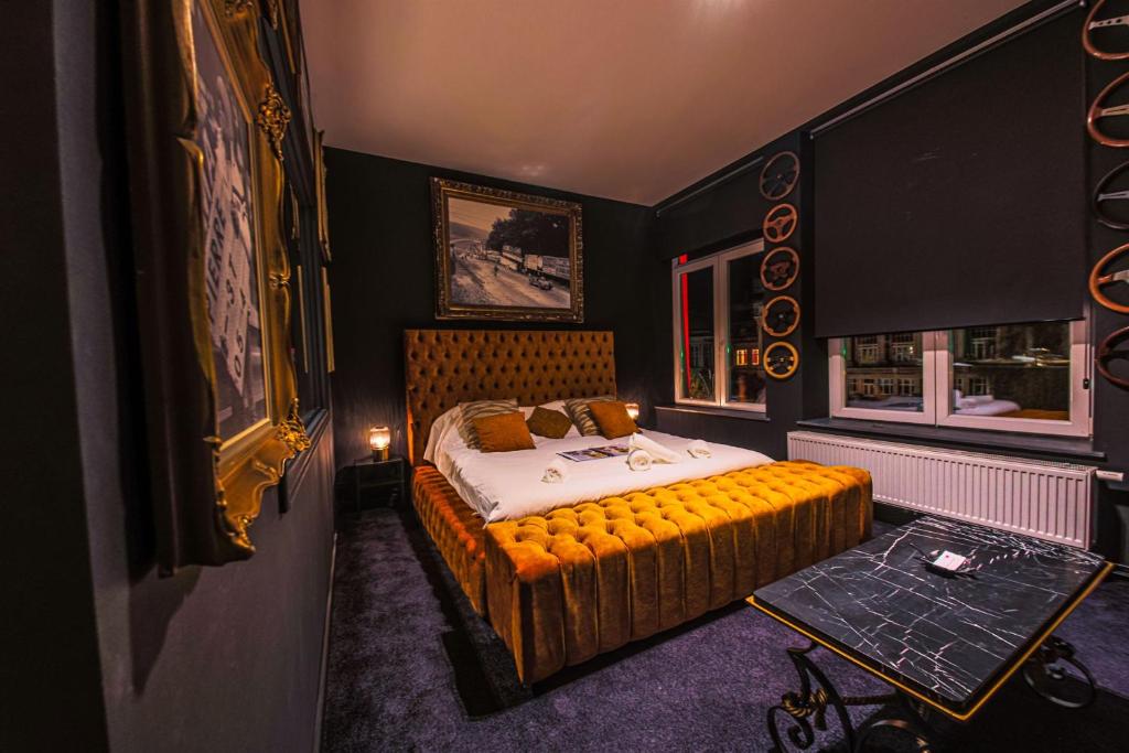 Postel nebo postele na pokoji v ubytování Hôtel Palmarès