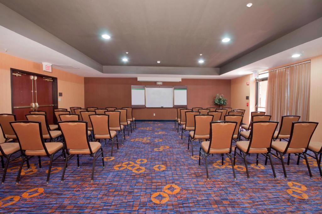 Country Inn & Suites by Radisson, Brown Deer - Milwaukee North photo