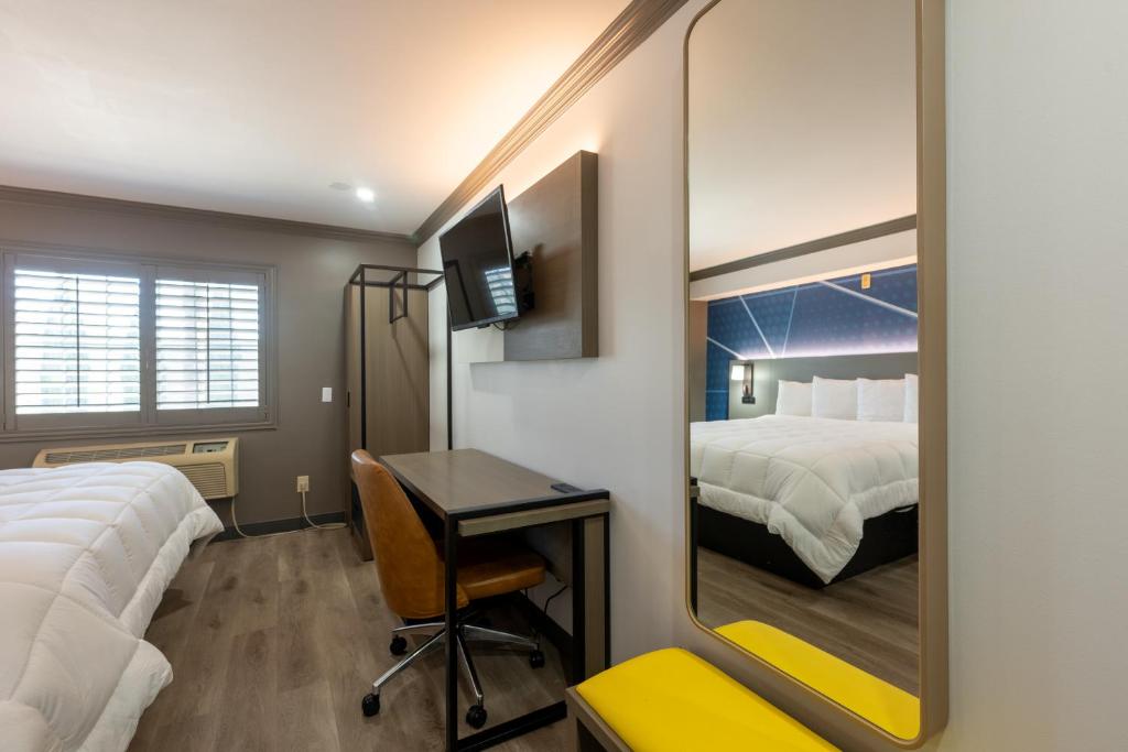 Torrance Inn LAX Airport Area - King Room - Non Smoking