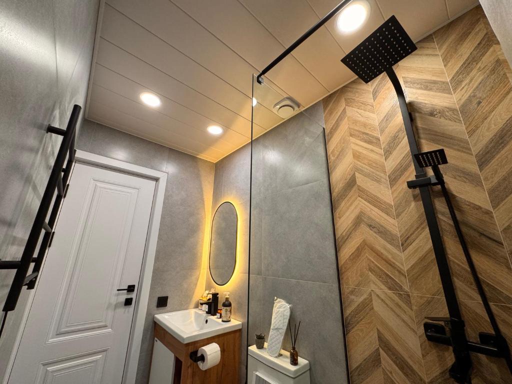 فضای داخلی Saryan Vibes Boutique Stay with Netflix and Self Check-in در ایروان - تصویر ۳