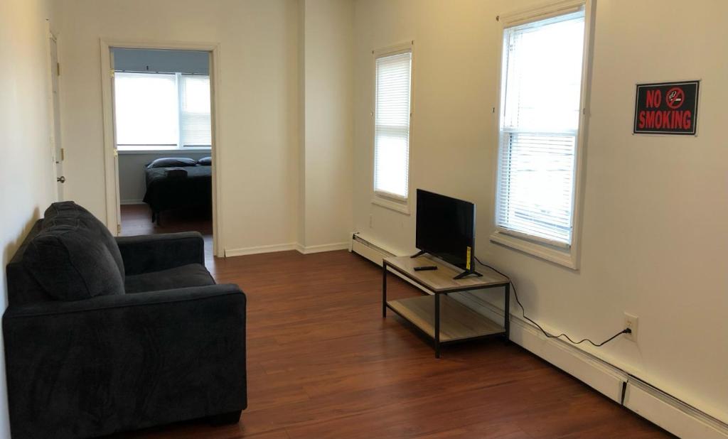 Φωτογραφία από το άλμπουμ του Large and private apartment in convenient area sleeps up to 10 people comfortably στην Ελίζαμπεθ