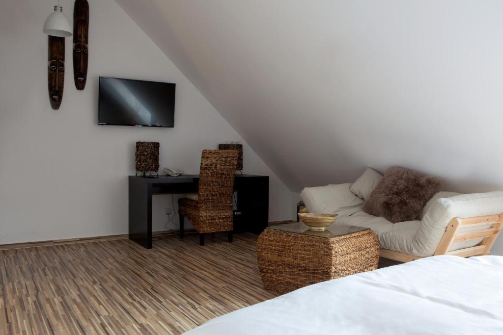 TV a/nebo společenská místnost v ubytování Hotel Koruna