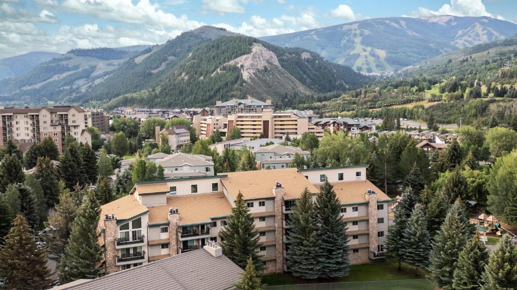 Nespecifikovaný výhled na hory nebo výhled na hory při pohledu z aparthotelu