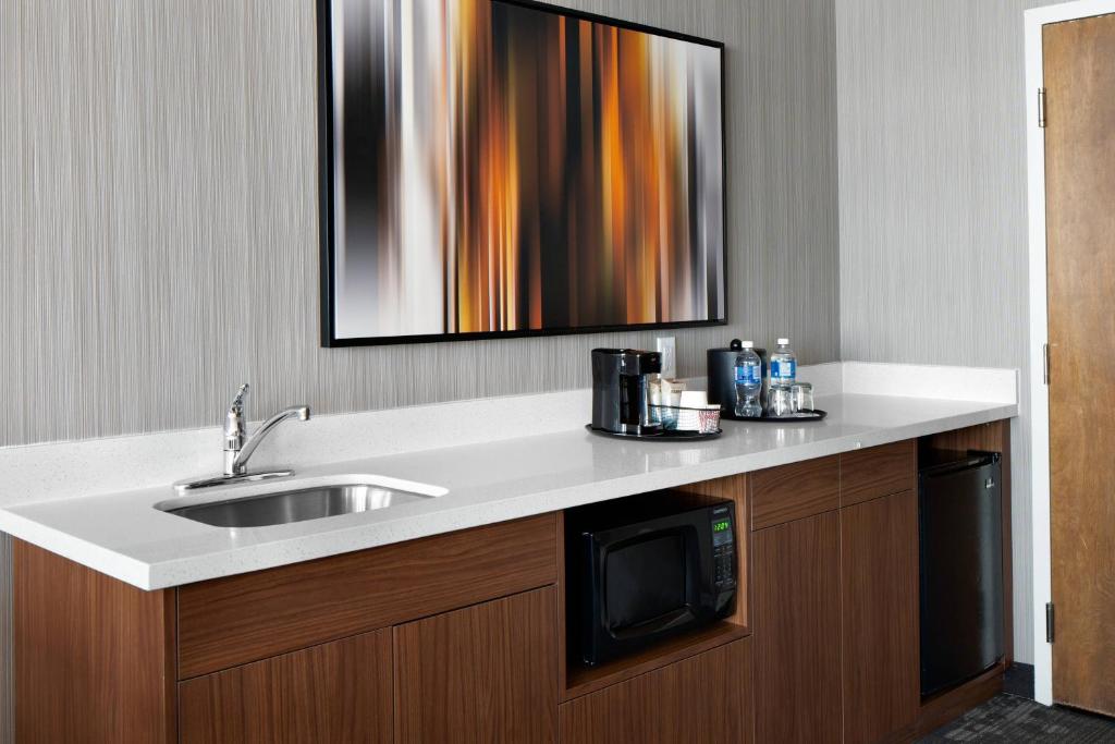 Courtyard by Marriott Edmonton Downtown - Resim 19