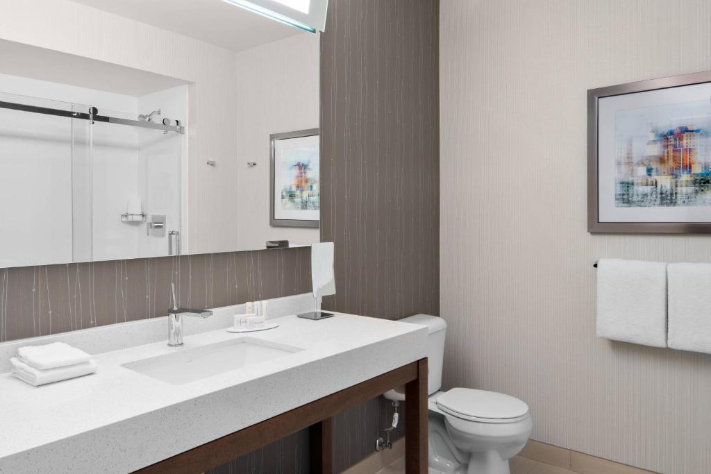 Courtyard by Marriott Edmonton Downtown - Resim 30