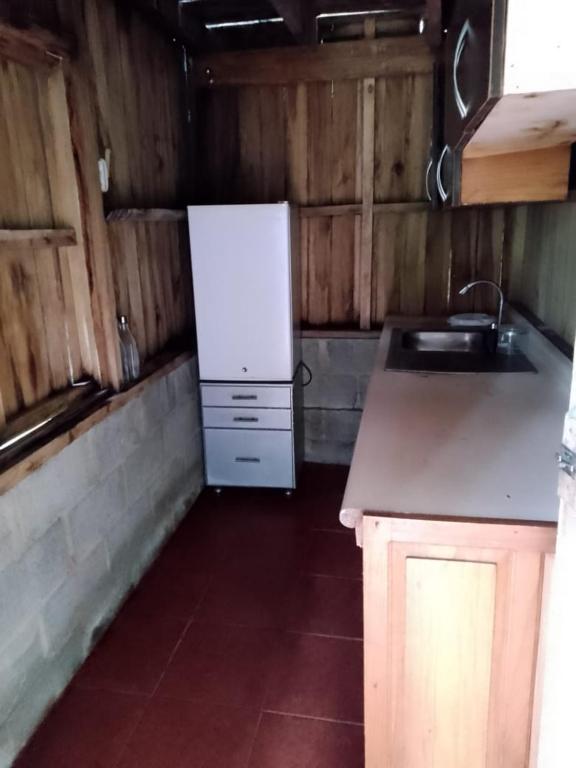 Kuchyň nebo kuchyňský kout v ubytování Cabañas Rusticas Cielo Roto, Río Celeste