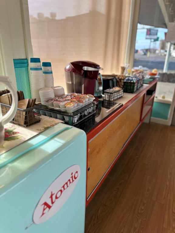 Kuchyň nebo kuchyňský kout v ubytování Atomic Motel