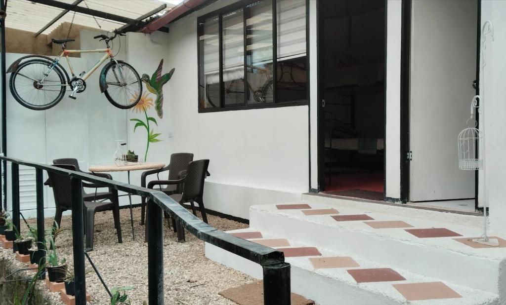 a bike hanging on the wall of a house at 5ta SARoCO Hacienda Biocultural y Agroecoturistica in Silvania