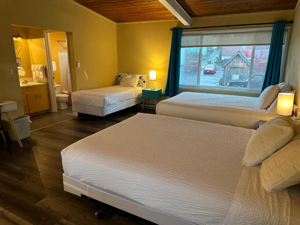 Postel nebo postele na pokoji v ubytování Atomic Motel