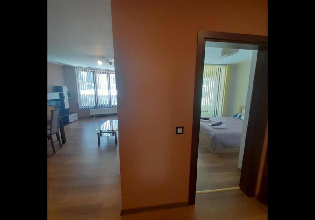 Postel nebo postele na pokoji v ubytování GONDOLA APARTMENTS BANSKO - SUVOROV VIP Complex