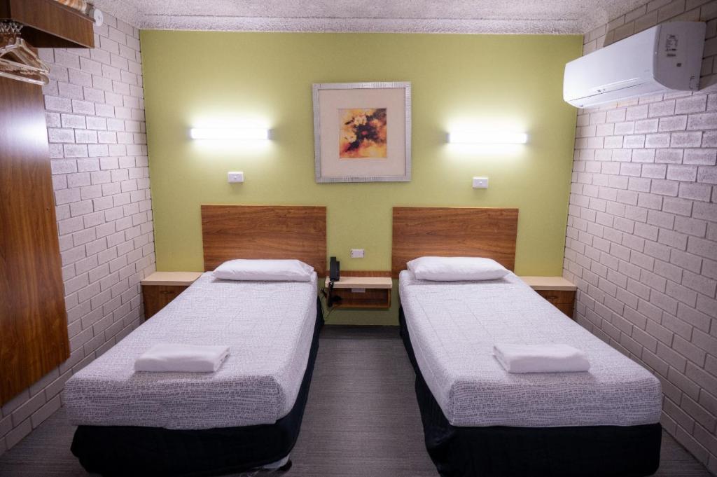 Tumut Valley Motel Pet Friendly - Salle Familiale Avec Vue Sur Le Jardin