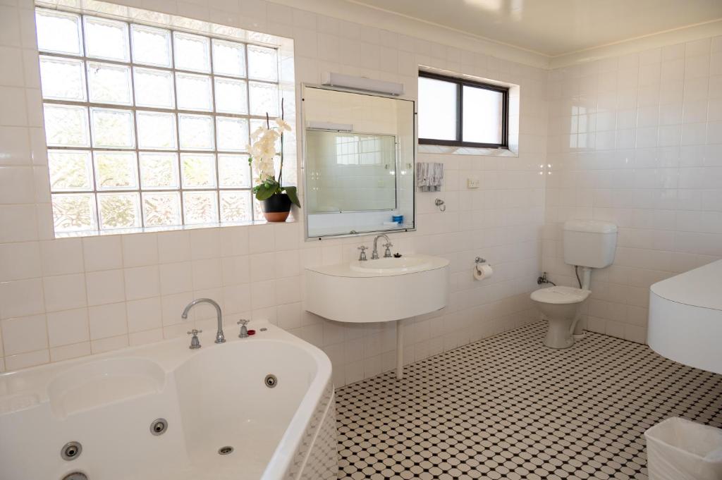 Tumut Valley Motel Pet Friendly - Chambre Royale Avec Salle De Bain Spa