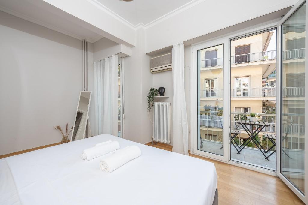 Voodi või voodid majutusasutuse Spacious 2BDs Apt With Acropolis View In Center toas