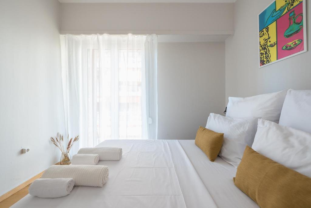 Voodi või voodid majutusasutuse Spacious 2BDs Apt With Acropolis View In Center toas