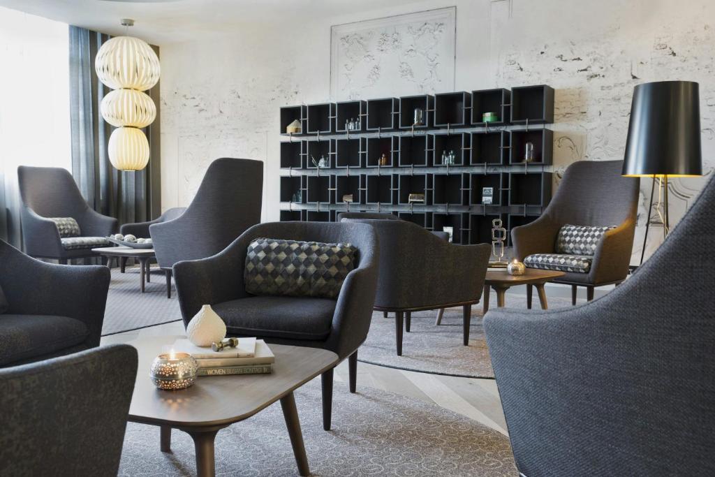 Posezení v ubytování Renaissance Vienna Schönbrunn Hotel