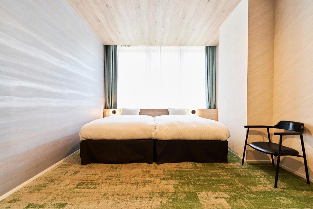 Postel nebo postele na pokoji v ubytování Katsuyama New Hotel
