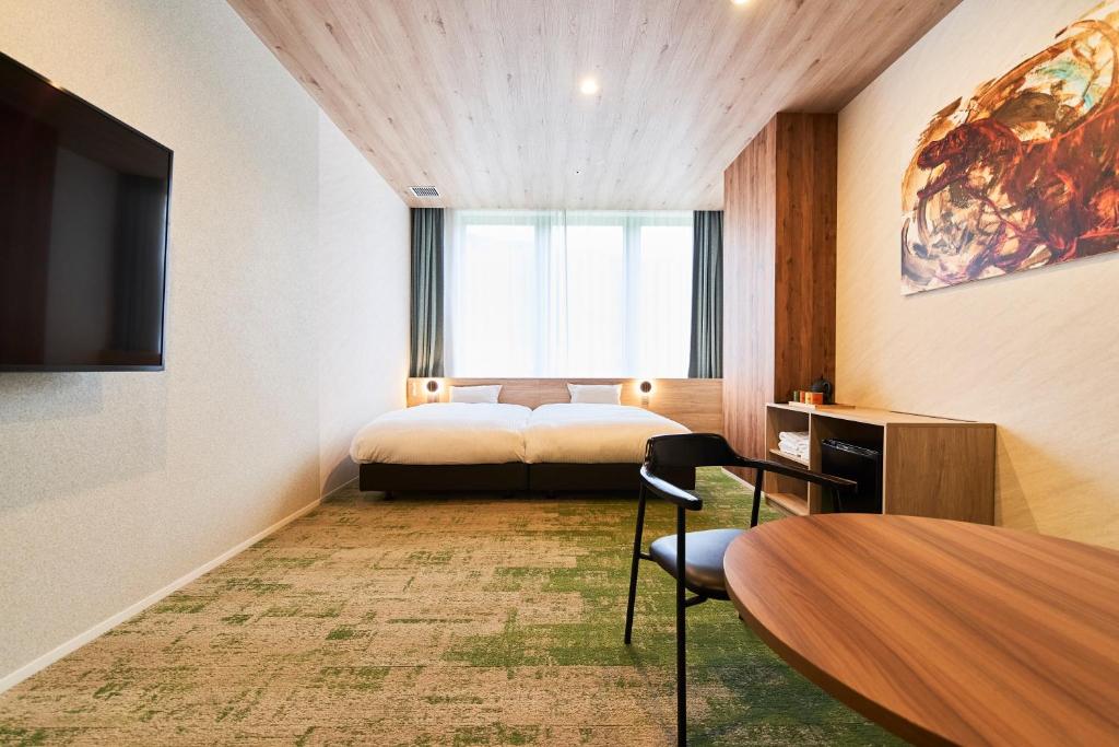 Postel nebo postele na pokoji v ubytování Katsuyama New Hotel
