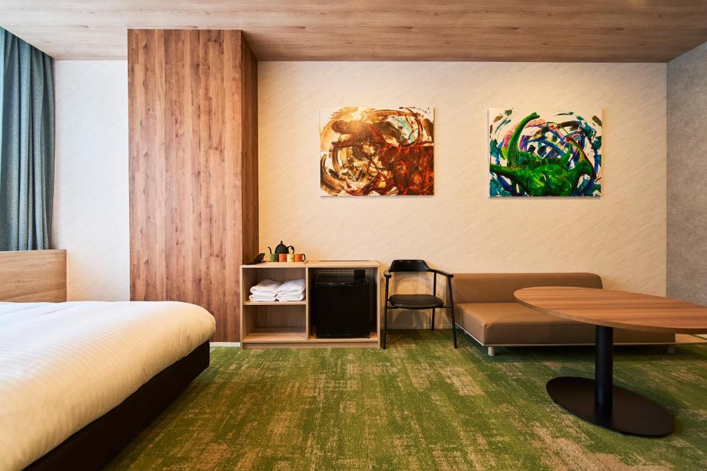 Postel nebo postele na pokoji v ubytování Katsuyama New Hotel
