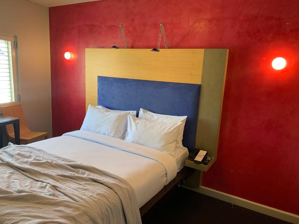 Postel nebo postele na pokoji v ubytování Medusa Hotel Sydney