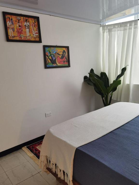 Postel nebo postele na pokoji v ubytování Habitación Central en Santa Rosa de Cabal Termales