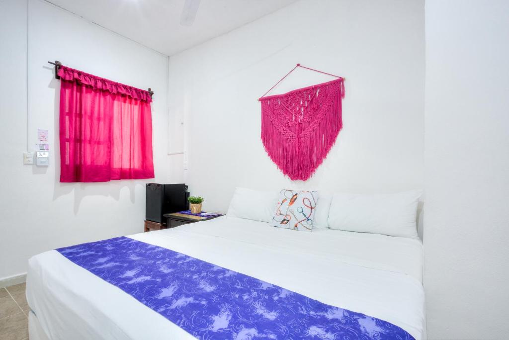 Postel nebo postele na pokoji v ubytování HOTEL LAS COLORADAS