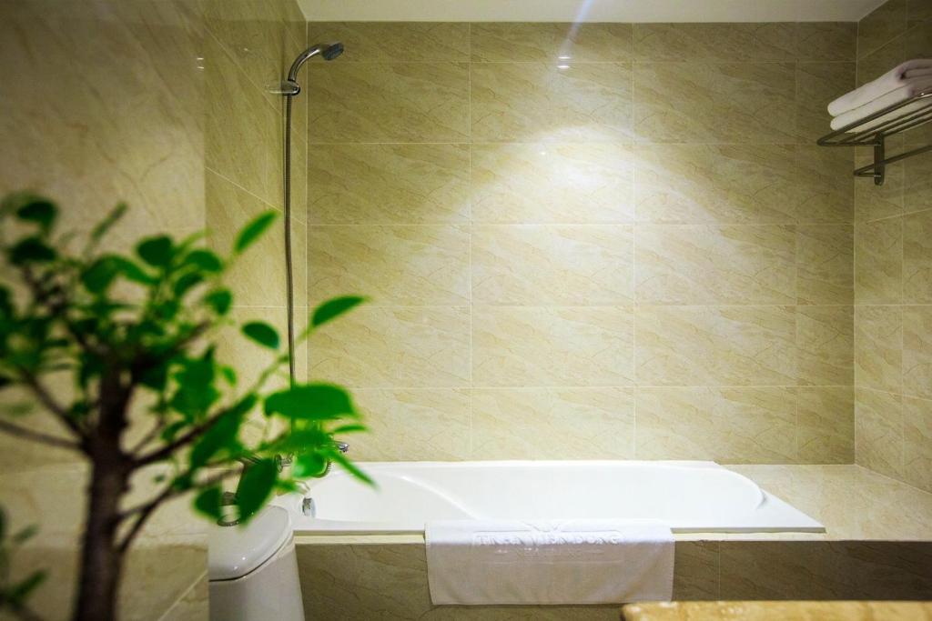 Koupelna v ubytování Tran Vien Dong Hotel