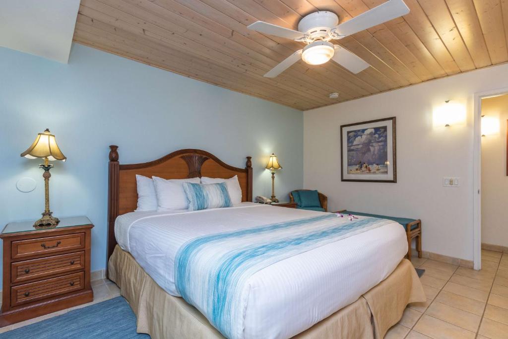 Postel nebo postele na pokoji v ubytování Aston Maui Kaanapali Villas