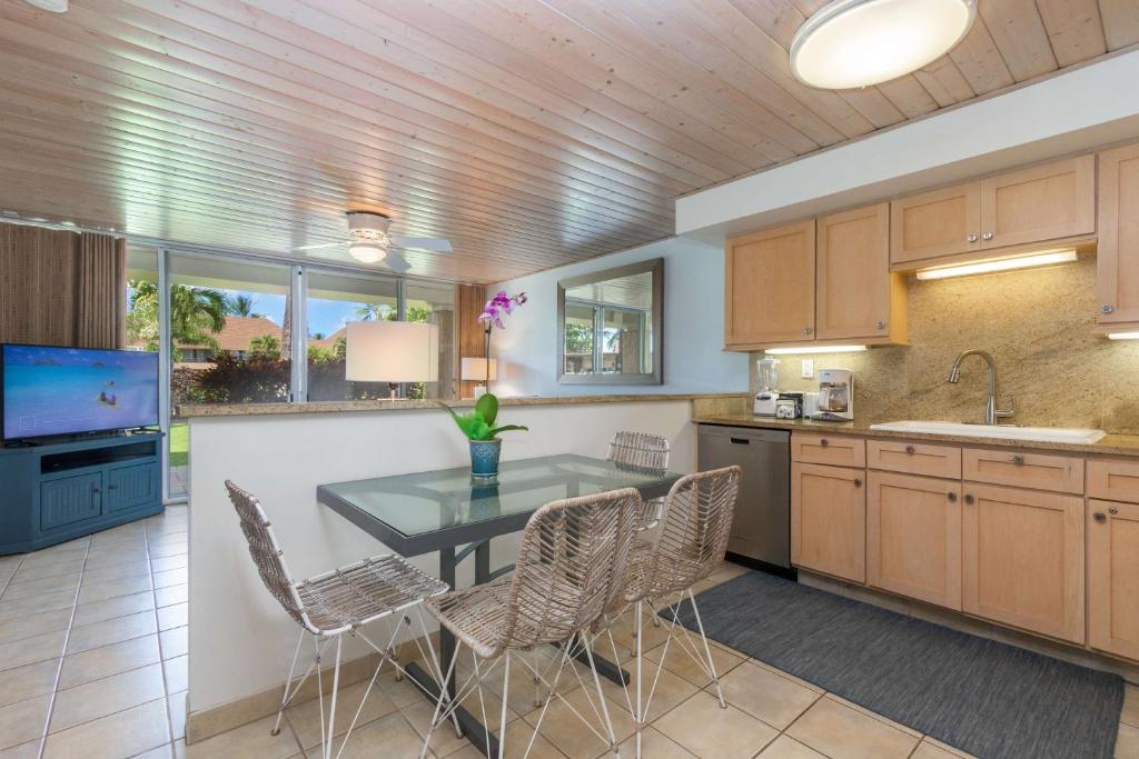 Kuchyň nebo kuchyňský kout v ubytování Aston Maui Kaanapali Villas