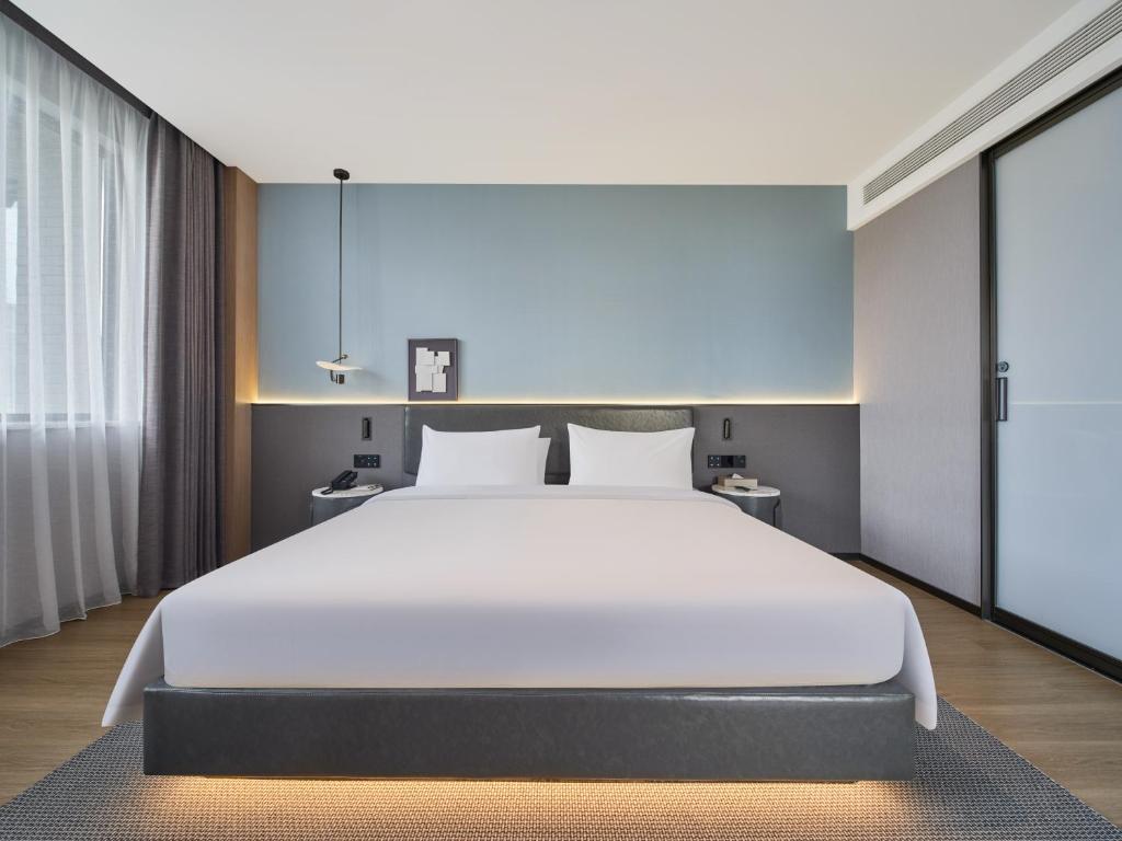 Cama o camas de una habitación en Country Inn&Suites By Radisson, Xi'an Bell and Drum Tower Flagship