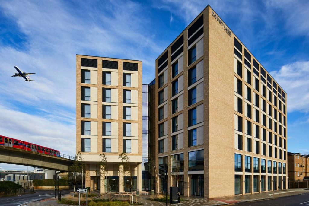 Courtyard by Marriott London City Airport - Resim 6