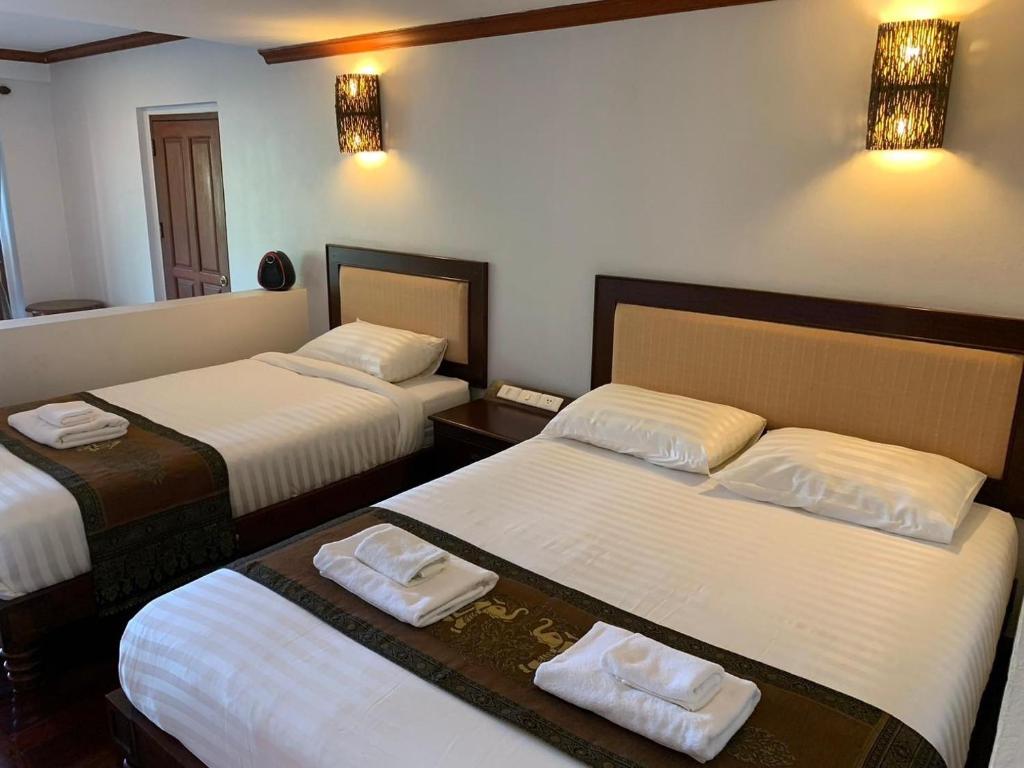Saensukkho Hotel & Resort - Deluxe Triple Room