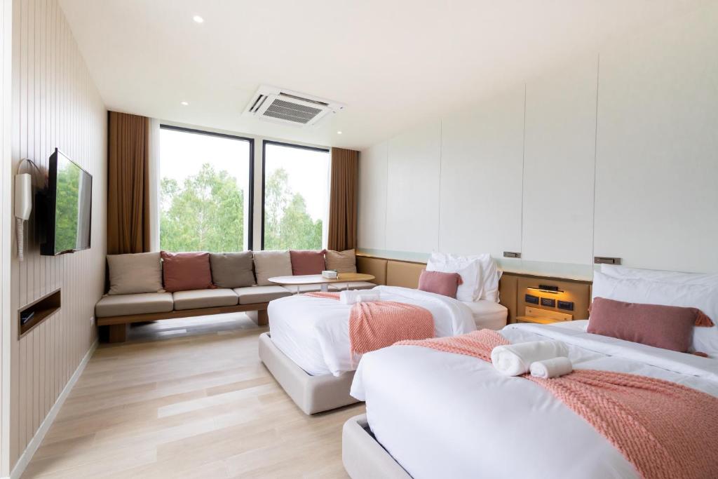 Postel nebo postele na pokoji v ubytování GOOD Nakhonsawan Hotel