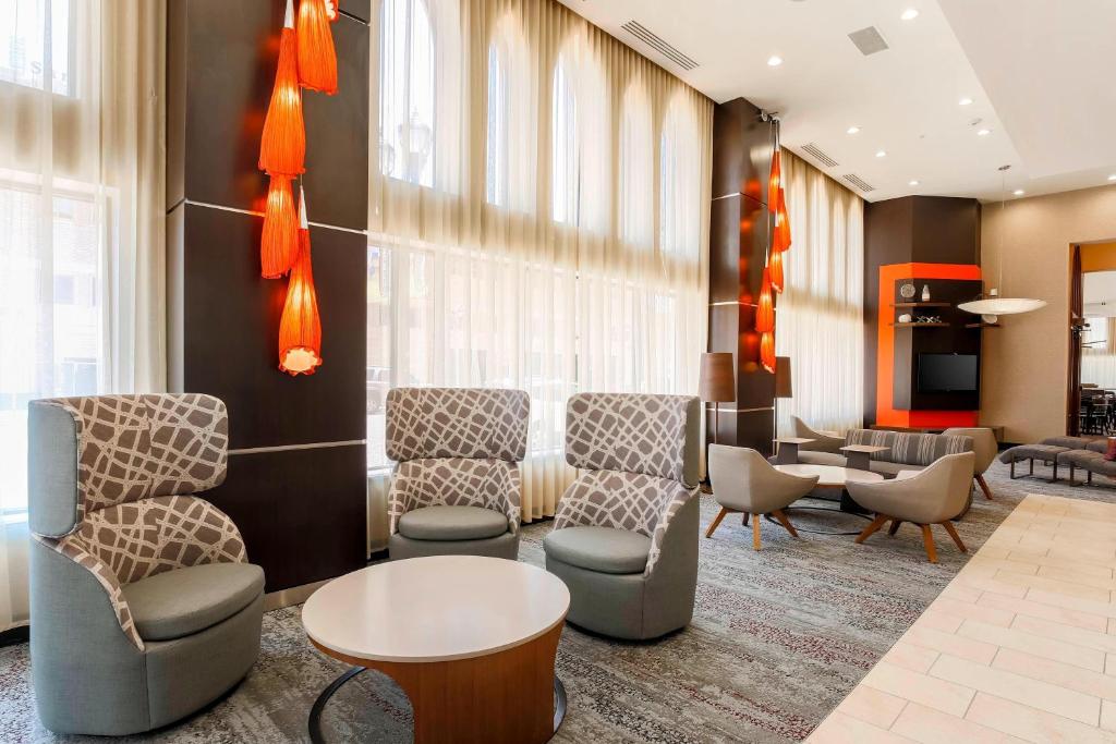 Posezení v ubytování Courtyard by Marriott Amarillo Downtown