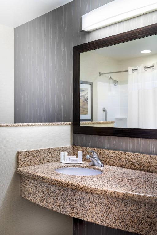 Courtyard by Marriott Denton photo