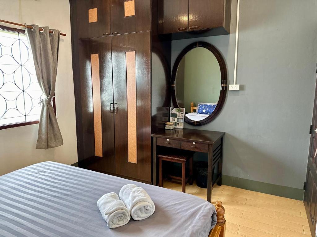 Postel nebo postele na pokoji v ubytování Niece Hostel Phuket - SHA Extra Plus