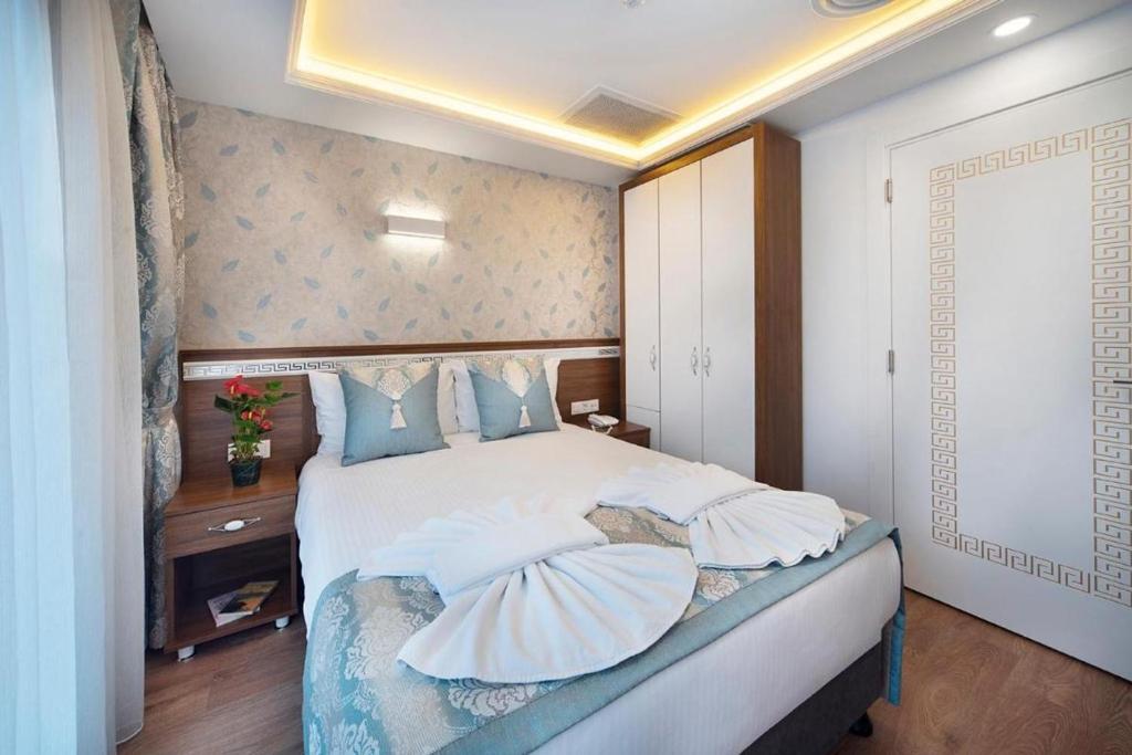 Postel nebo postele na pokoji v ubytování Room in Guest room - Lika Hotel - Superior Double or Twin Room - Luxury in Istanbul Center