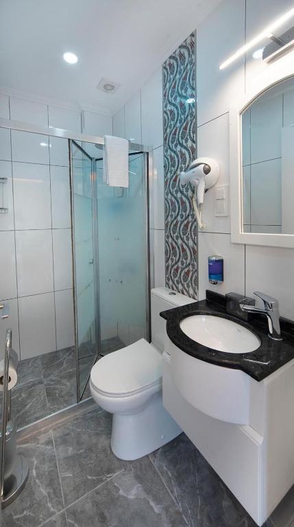 Koupelna v ubytování Room in Guest room - Lika Hotel - Superior Double or Twin Room - Luxury in Istanbul Center