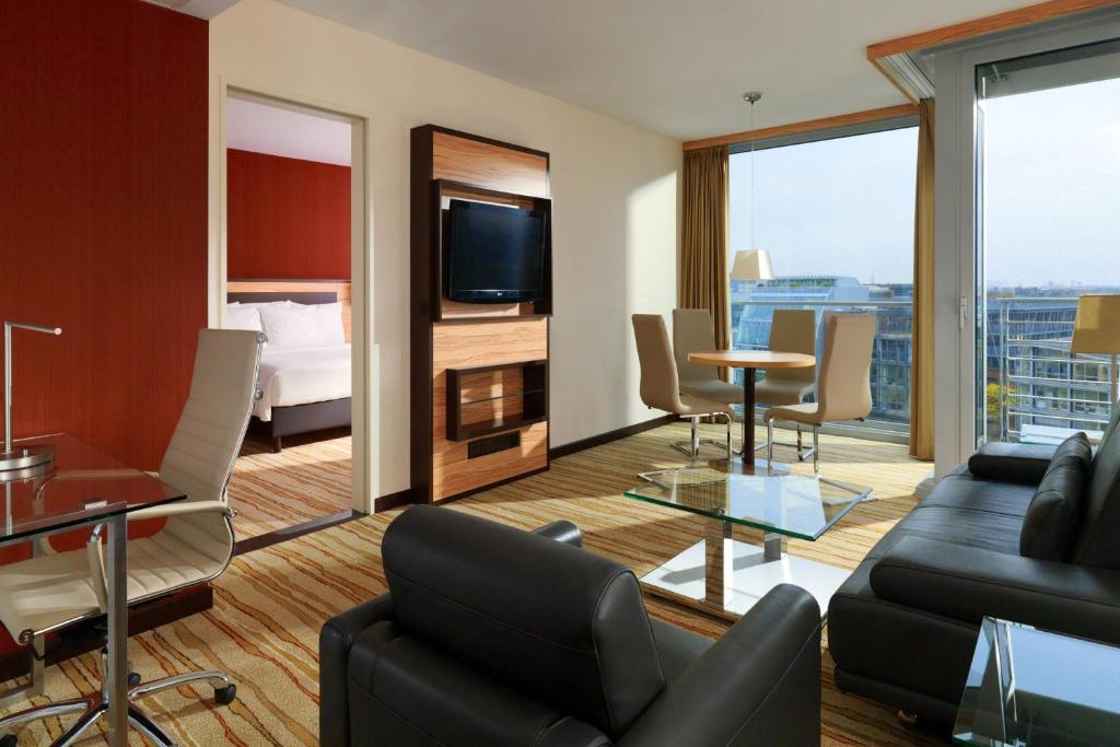 Courtyard by Marriott Duesseldorf Hafen - Resim 9