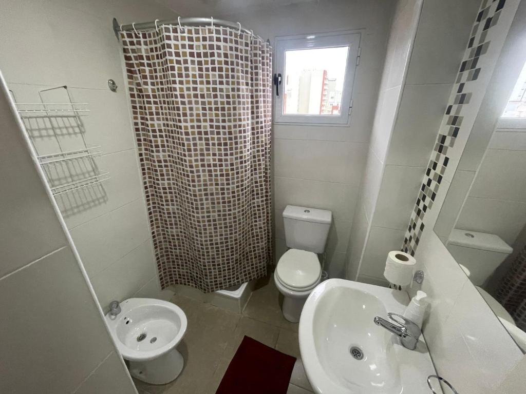 Salle de bains dans l'établissement Modern Studio with Open Views, Pool, and 24-Hour Security