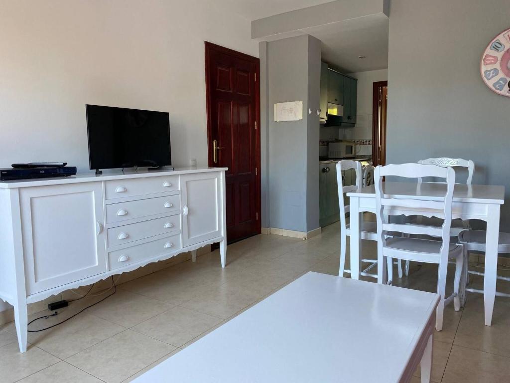 Kuchyňa alebo kuchynka v ubytovaní Oasis Royal 2 Dormitorios Piscinasfibra Optica