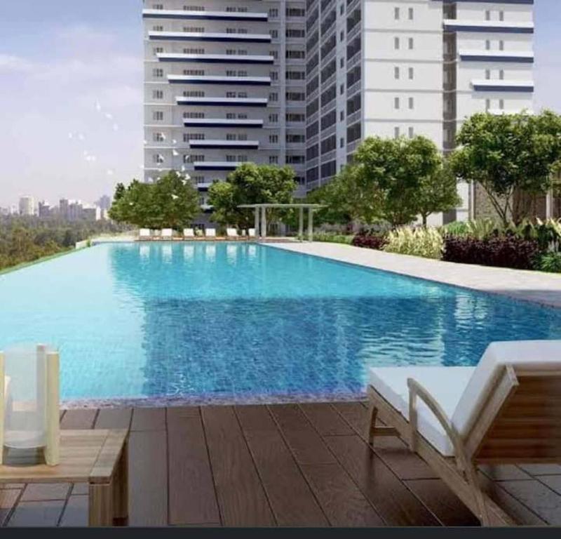 Bazén v ubytování Grass Residence Tower iii 3034 nebo v jeho okolí