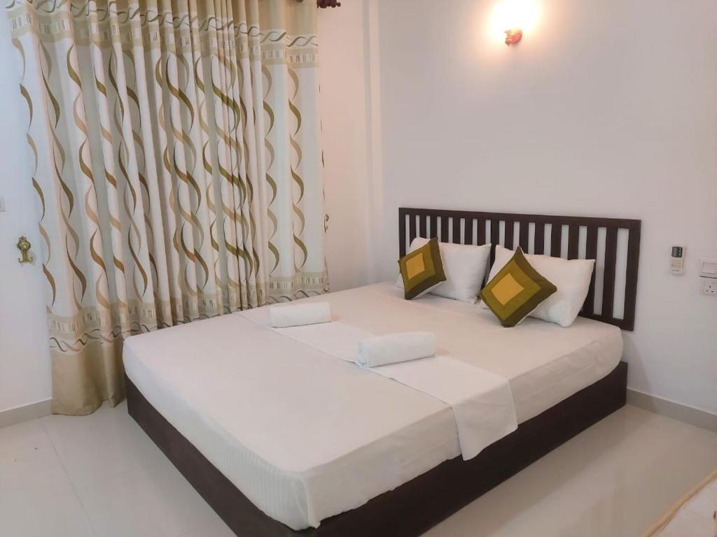 Postel nebo postele na pokoji v ubytování Nature Bird Paradise Hotel Sigiriya