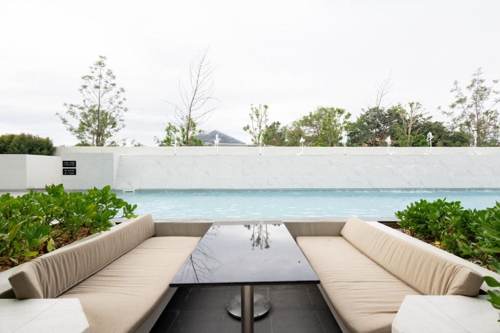 Bazén v ubytování GOOD Nakhonsawan Hotel nebo v jeho okolí