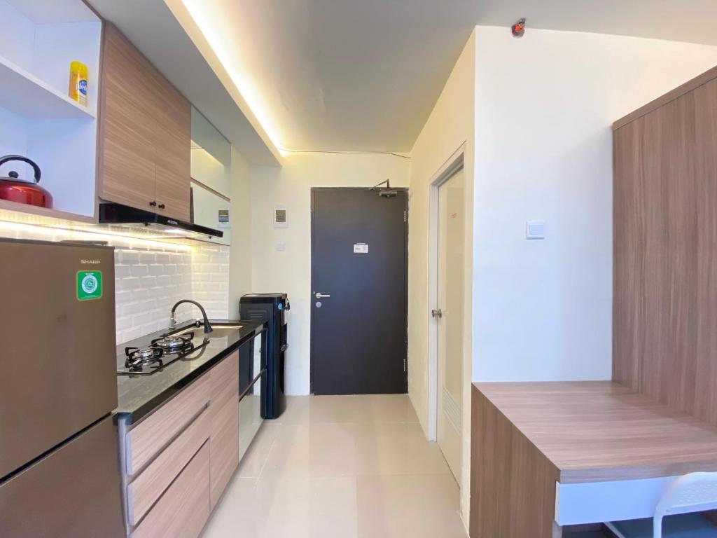 Cozy Designed Studio Apartment at Grand Asia Afrika By Travelio - Studio Apartment