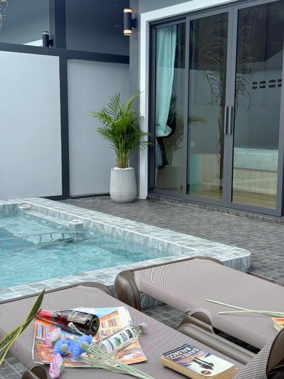 Bazén v ubytování The M Millions Pool Villa, Aonang Krabi -Free Shuttle to Aonang Beach nebo v jeho okolí