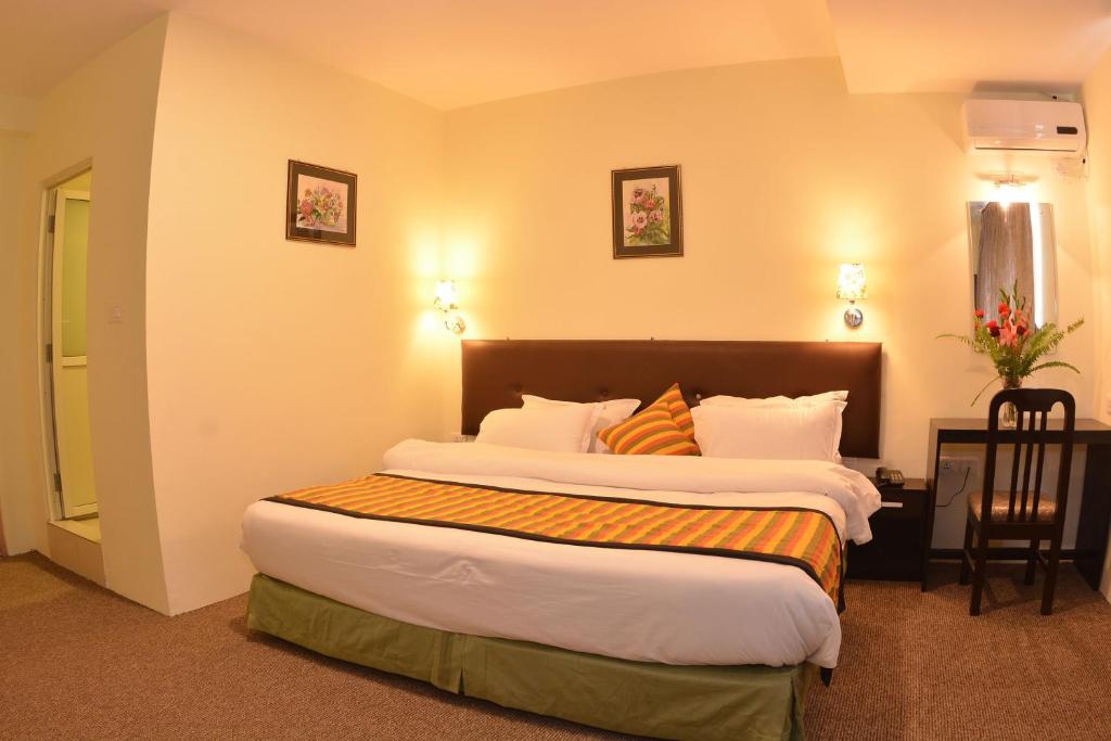 Postel nebo postele na pokoji v ubytování Hotel Serenity